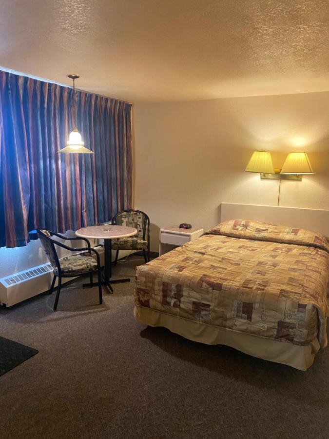 לטברידג' Chinook Motel מראה חיצוני תמונה